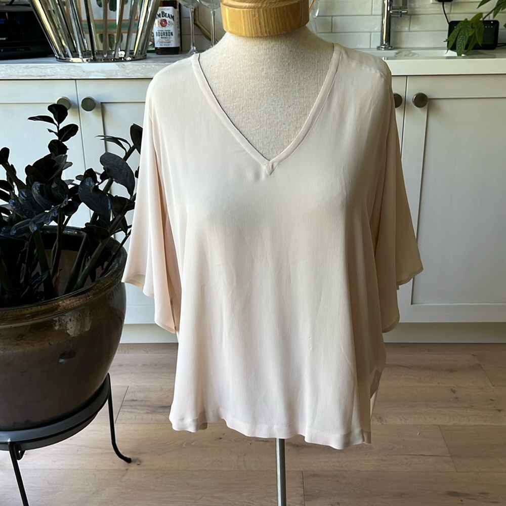 EUC Riani cream coloured classic oversize short sleeve v neck blouse